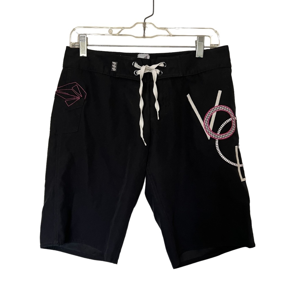VOLCOM MISS MOD BLACK WITH PINK EMBROIDERY HYBRID SHORTS SIZE 5